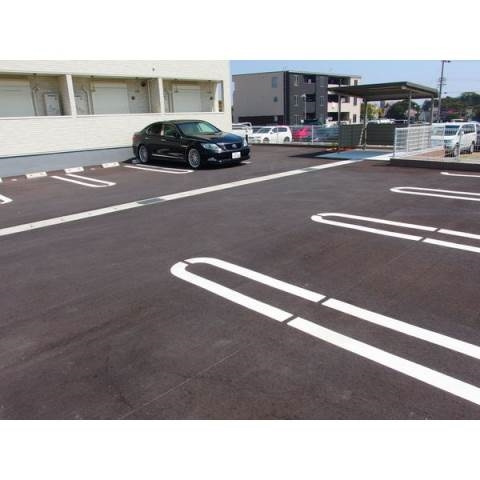 パストラルの駐車場