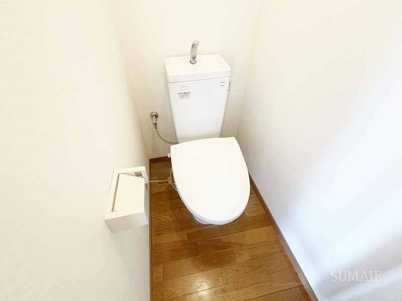 ロイヤル中十条のトイレ|落ち着いた色調のトイレです