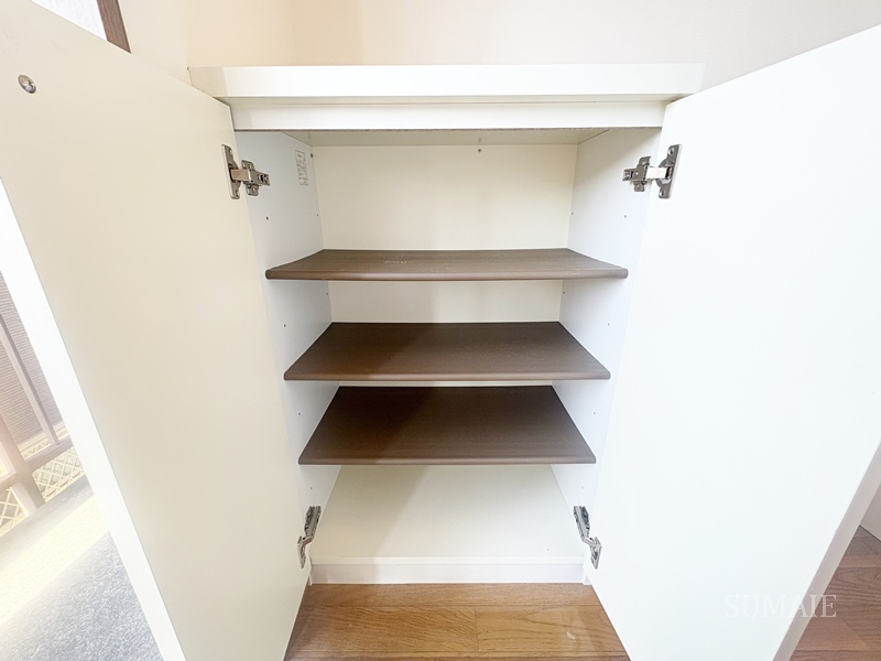 ロイヤル中十条の収納|シューズボックスです☆