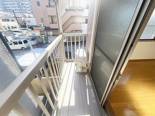 ロイヤル中十条のバルコニー|暖かな日差しのふりそそぐバルコニー