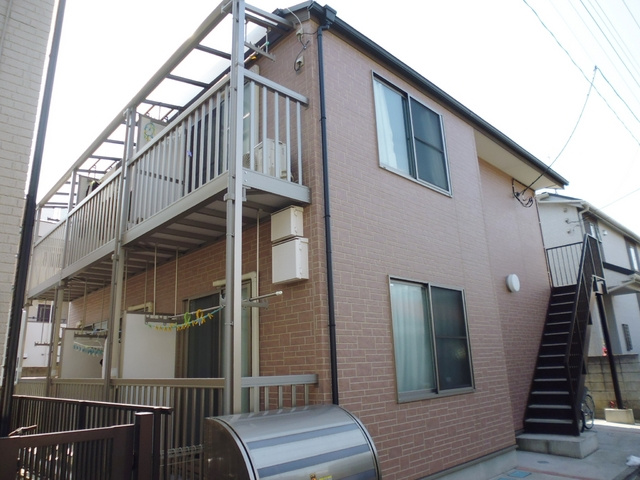 ロイヤル中十条のエントランス|2012年築の綺麗な物件ですよ♪