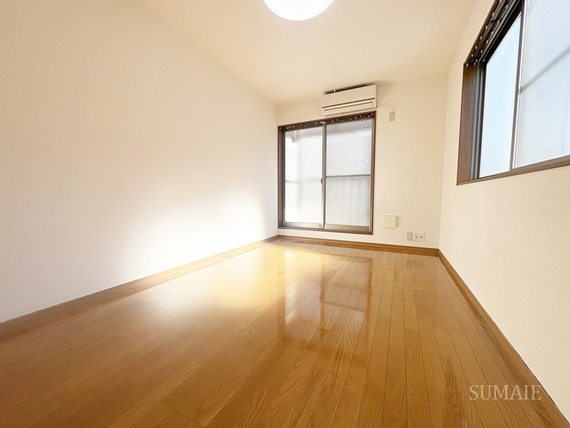 ロイヤル中十条の洋室|使い勝手のいい洋室です