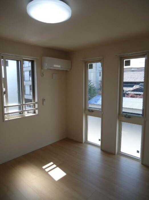 ロイヤル岡崎柱の設備