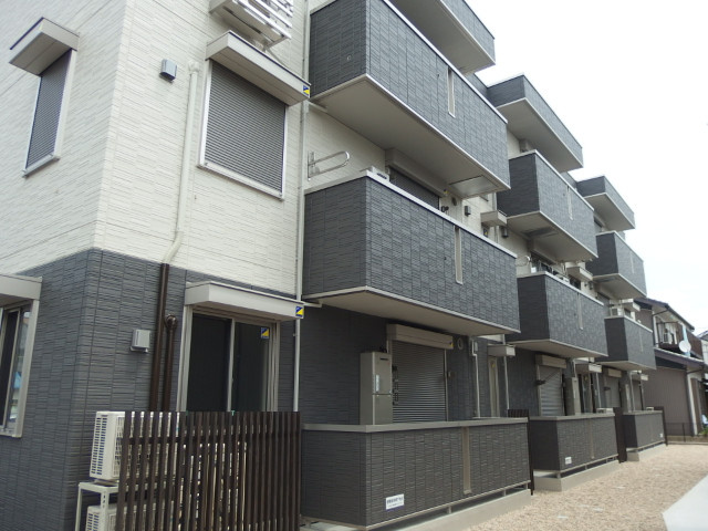 ロイヤル岡崎柱の外観