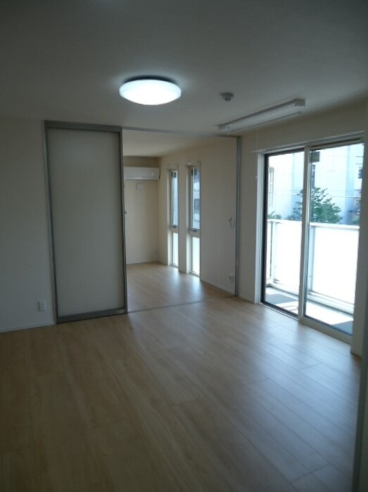 ロイヤル岡崎柱の居間・リビング