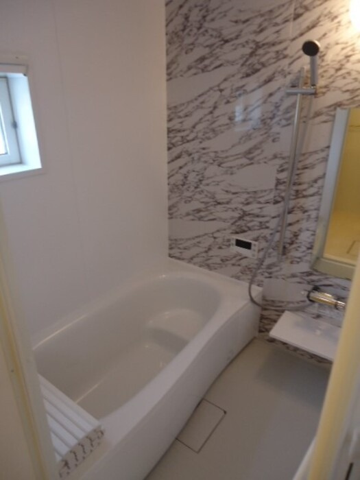 ロイヤル岡崎柱の浴室