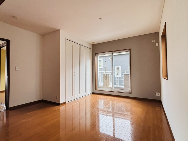 神戸市北区緑町2丁目戸建の洋室