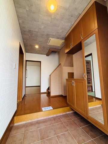 神戸市北区緑町2丁目戸建の玄関