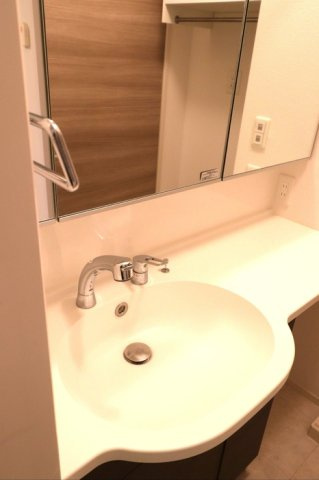 ベルネージュⅡの洗面所|スペースが確保できる洗面所です