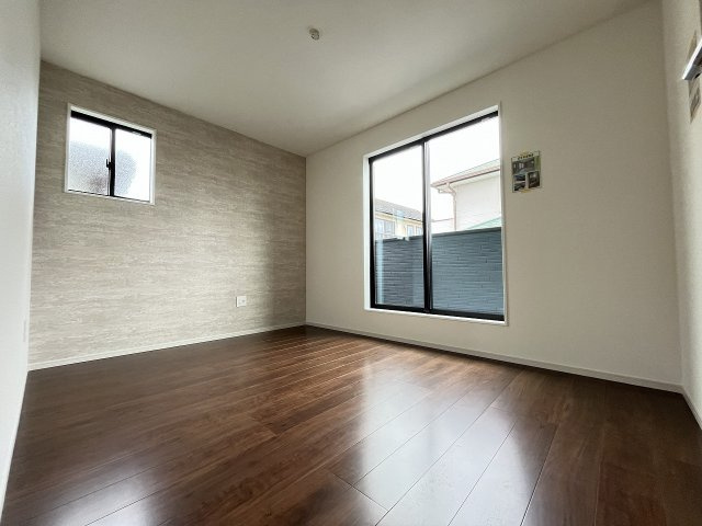 【寝室】 | 福岡市南区若久2丁目2期　2号棟（全2棟）【仲介手数料無料・0円】 | 施工例。施工例は完成時と異なる場合があります。