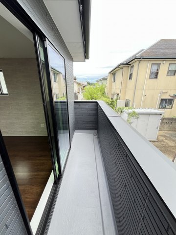 【バルコニー】 | 福岡市南区若久2丁目2期　2号棟（全2棟）【仲介手数料無料・0円】 | 施工例。施工例は完成時と異なる場合があります。