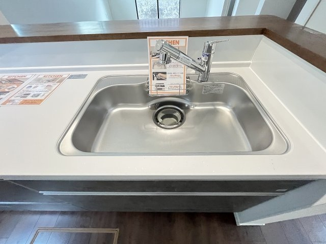 【キッチン】 | 福岡市南区若久2丁目2期　2号棟（全2棟）【仲介手数料無料・0円】 | 施工例。施工例は完成時と異なる場合があります。
