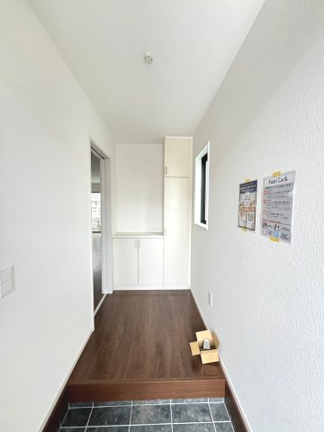 【玄関】 | 福岡市南区若久2丁目2期　2号棟（全2棟）【仲介手数料無料・0円】 | 施工例。施工例は完成時と異なる場合があります。