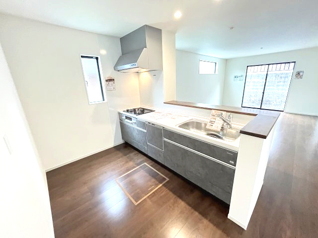 【キッチン】 | 福岡市南区若久2丁目2期　2号棟（全2棟）【仲介手数料無料・0円】 | 施工例。施工例は完成時と異なる場合があります。