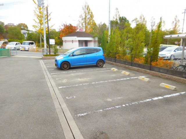 レオパレスパークサイドハイツの駐車場