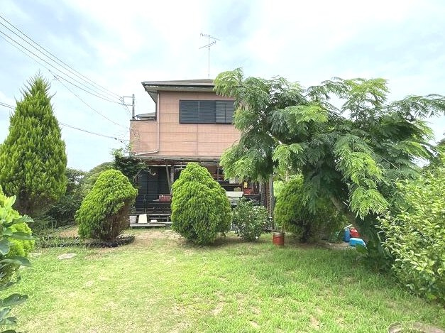 山武郡九十九里町下貝塚　中古戸建の庭|敷地約100坪 自然豊かな環境で家庭菜園やドックランバーベキューが可能です