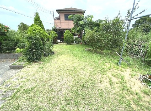 山武郡九十九里町下貝塚　中古戸建の庭|敷地約100坪 自然豊かな環境で家庭菜園やドックランバーベキューが可能です