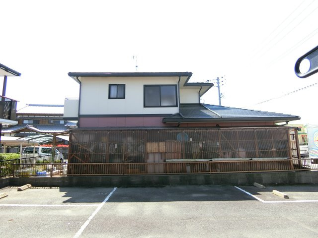 サンクチュアリー久留米Vの駐車場|車をお持ちの方に嬉しい駐車場付きの物件です