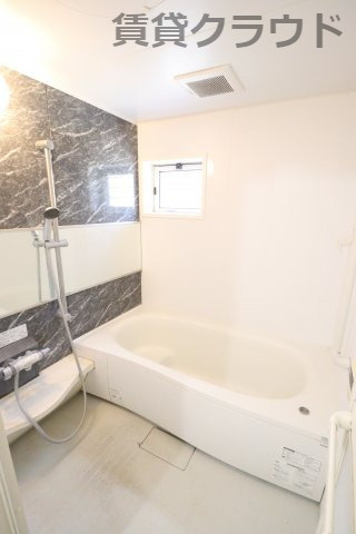 ソレイユⅢの浴室|いつでもあったか、嬉しい追い焚き機能付き！