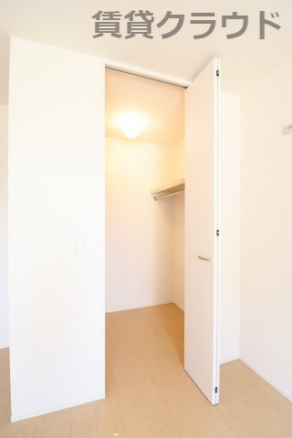 ソレイユⅢの収納|ウォークインクローゼットで服が多い方にもおすすめです！