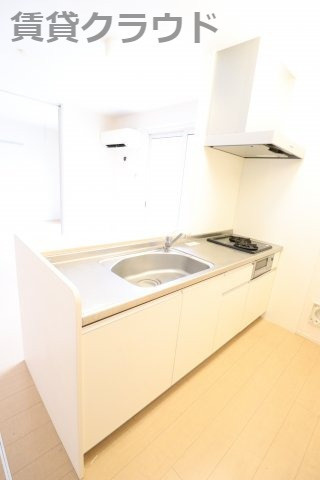 ソレイユⅢのキッチン|嬉しいガスコンロ2口付きのシステムキッチンです！