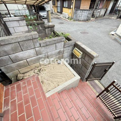 藤阪元町三丁目戸建てのエントランス