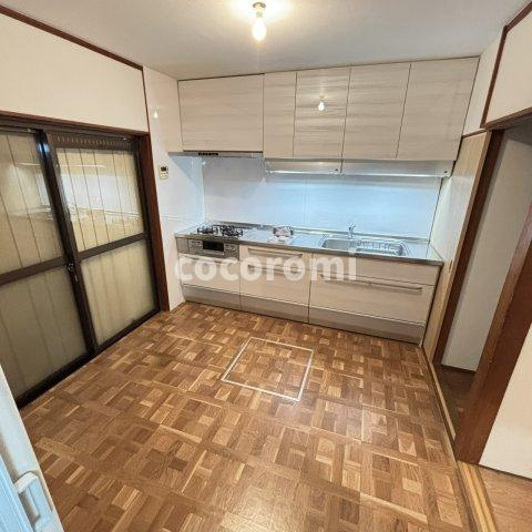 藤阪元町三丁目戸建ての居間・リビング