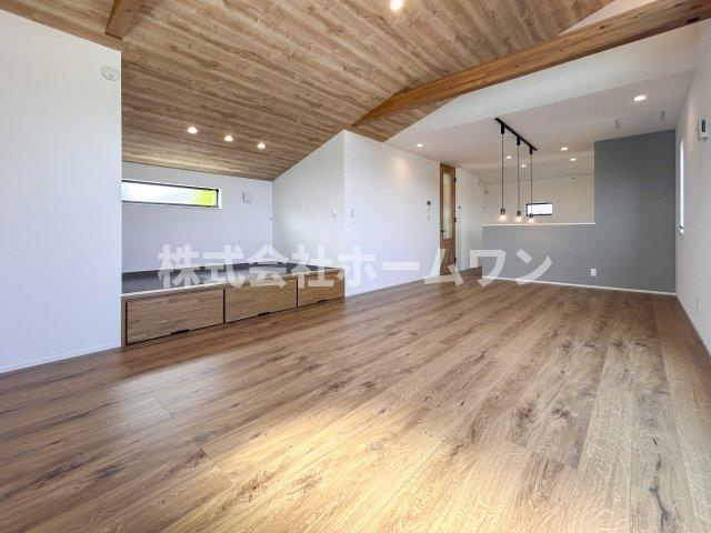 昭島市緑町2丁目　新築戸建の居間・リビング|おしゃれなリビングです