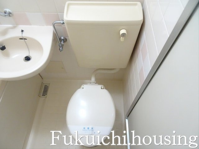 クヌギのトイレ