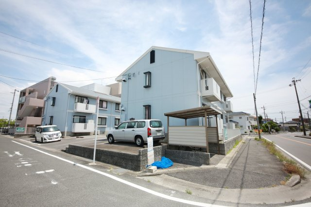 シャネルスィートAの駐車場