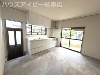 【キッチン】 | 大垣市新長松！再生住宅！敷地広々77坪！お車2台可能！荒崎小学校まで徒歩10分！ | 大垣市新長松！再生住宅！敷地広々77坪！お車2台可能！荒崎小学校まで徒歩10分！