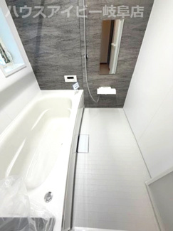 【浴室】 | 大垣市新長松！再生住宅！敷地広々77坪！お車2台可能！荒崎小学校まで徒歩10分！ | 大垣市新長松！再生住宅！敷地広々77坪！お車2台可能！荒崎小学校まで徒歩10分！