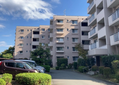 【現況写真】 | パークサイド南大沢 | 景色重視でお家選ぶをするとスーパーが遠い！学校が遠い！など生活をするうえで利便性で困ることもあります。まず一度現地を見学する際に、周辺の施設などがあるかを確認し、暮らし始めた後のことを想像しましょう。