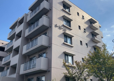 【外観】 | パークサイド南大沢 | ＳＲＣ造は強度や耐震性の面でもRC造と比べて優れています。そのため、10階建以上の高層または超高層マンションなどの建築にも多く採用されています。柱や梁などのサイズが小さくても高い耐震性を確保できます。