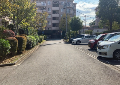 【駐輪場】 | パークサイド南大沢 | マンションの駐輪場は、事前に空きがあるか確認を取ると安心です。せっかく入居したのに駐輪スペースがない！なんてことになったら大変ですよね。そこで、内見時や購入前にはまず事前に確認しておくと良いでしょう。