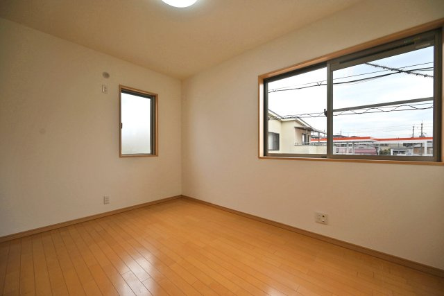 宝塚市中筋7丁目中古戸建｜4LDK+駐車1台可の洋室|-洋室約6帖(2F)-