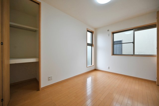 宝塚市中筋7丁目中古戸建｜4LDK+駐車1台可の洋室|-洋室約6帖(2F)-