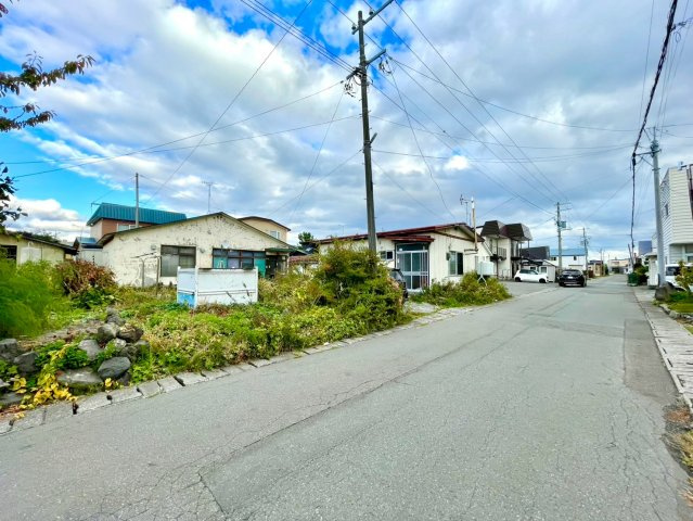 伊達市旭町　１宅地２棟　戸建て賃貸の前面道路含む現地写真