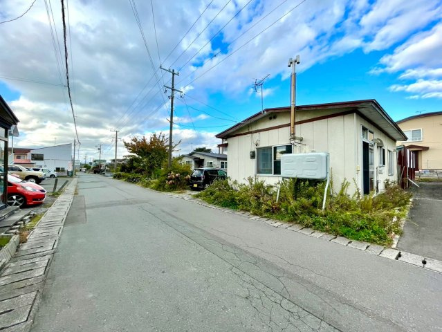 伊達市旭町　１宅地２棟　戸建て賃貸の前面道路含む現地写真
