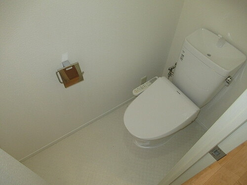 グランド・ガーラ代田橋のトイレ|温水洗浄便座付のトイレ　前回募集時撮影2021年5月