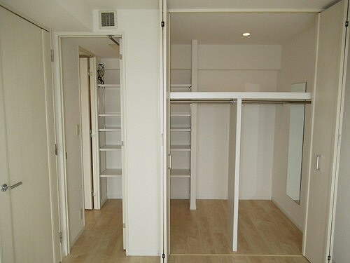 グランド・ガーラ代田橋の収納|ウォークインクロゼット　前回募集時撮影2021年5月