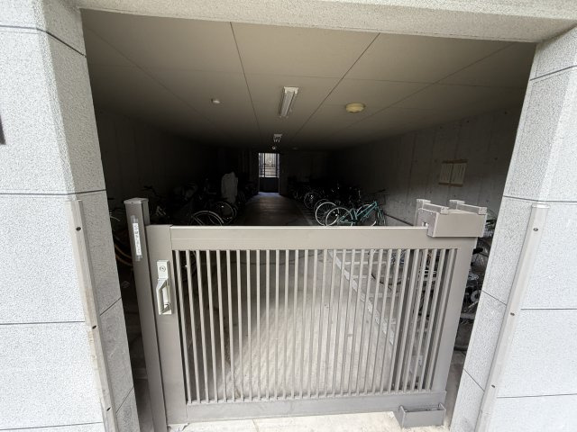 ユニライフ泉北深井駅前の玄関