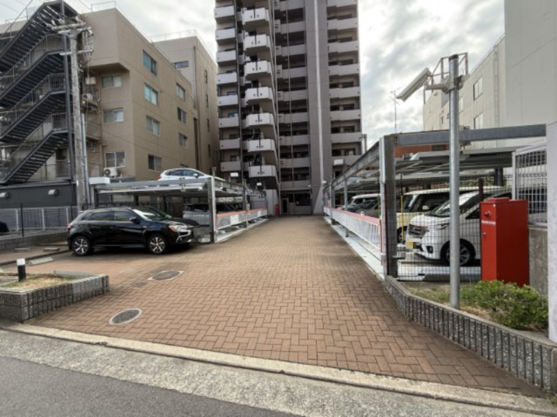 ユニライフ泉北深井駅前の駐車場