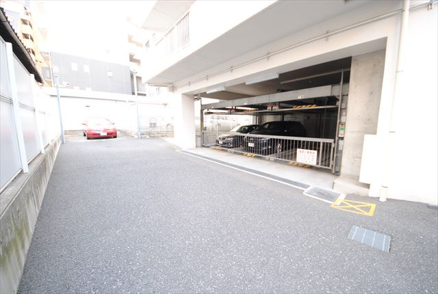 アーデン上本町　真田山小学校区の設備|アーデン上本町　駐車場