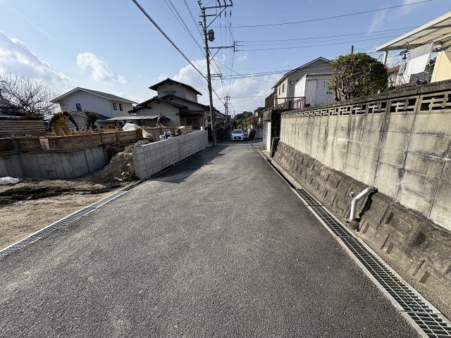 【その他】 | 糟屋郡宇美町桜原1丁目10期・平屋　1号棟（全1棟）【仲介手数料無料・0円】 | 現地写真。前面道路です。