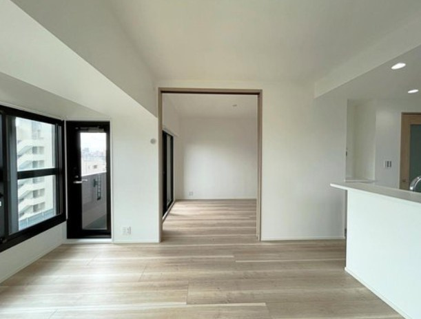 【居間・リビング】 | ローズアべニュー西巣鴨 | 光と風があふれる開放的なリビングダイニングには自然と家族みんなが集まってきます。