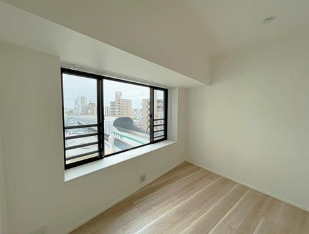 【洋室】 | ローズアべニュー西巣鴨 | 暖かいひだまりを全身で感じ取れる室内。光あふれる空間で子育てをする喜び。