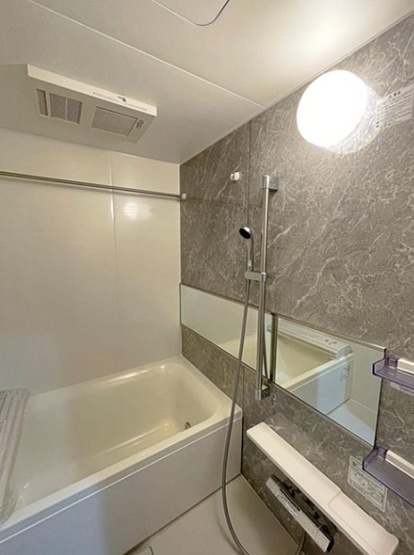 【浴室】 | ローズアべニュー西巣鴨 | 一日の疲れを癒すバスルームは、心地よいリラックスを叶える清潔感溢れる美しい空間です。