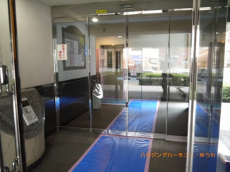 【エントランス】 | 清潔感と歓迎感があるエントランスホールとなります。