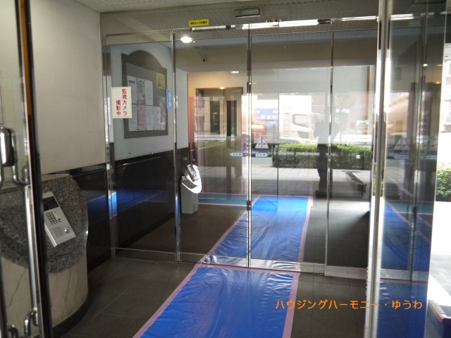 【エントランス】 | ローズアべニュー西巣鴨 | 清潔感と歓迎感があるエントランスホールとなります。